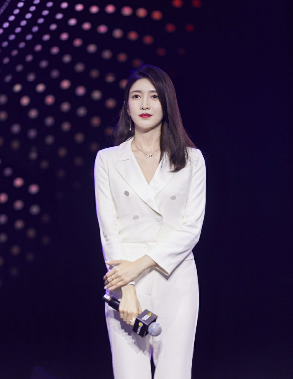 江疏影穿直筒裤好看吗,江疏影直筒裤搭配图片