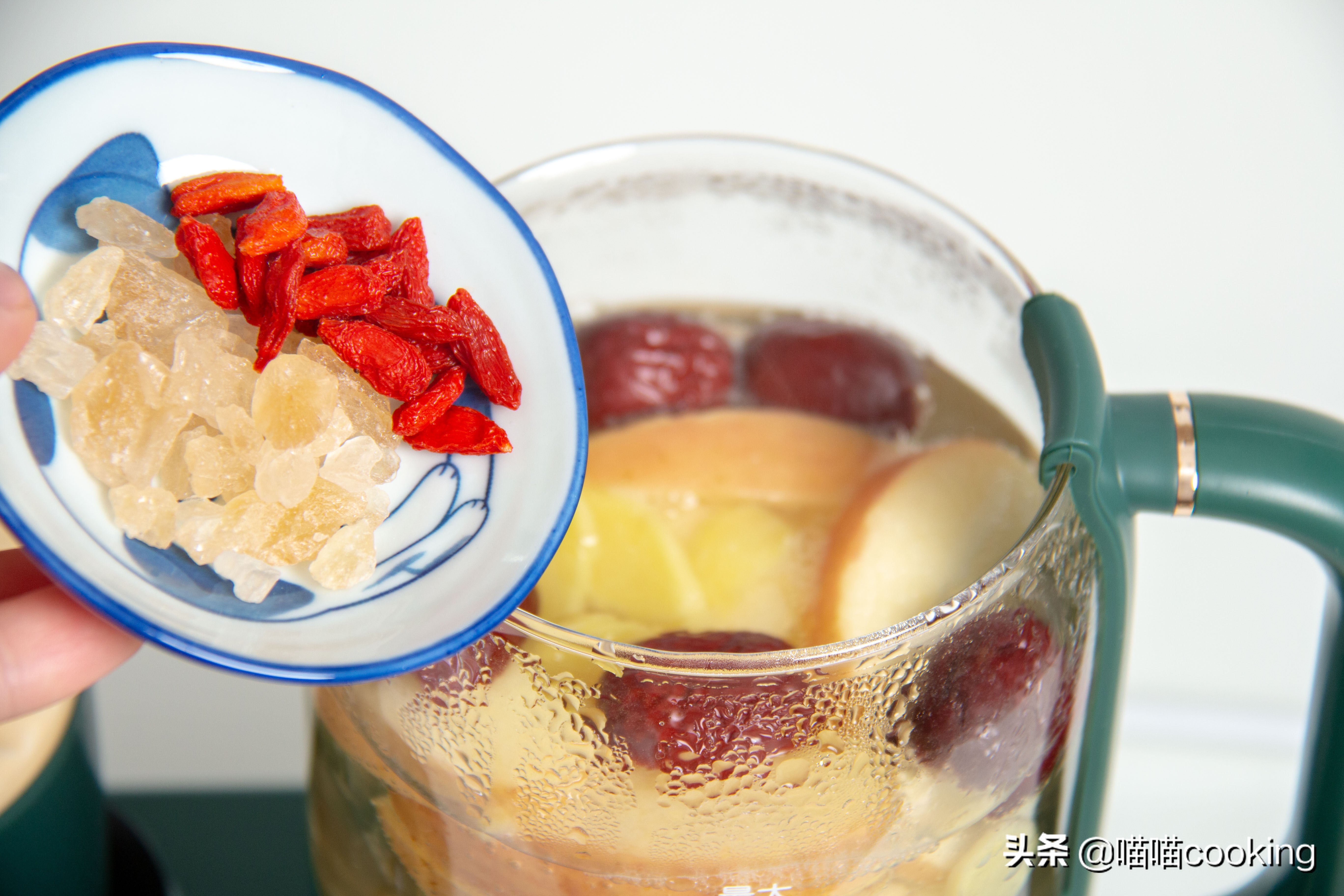 苹果桂圆红枣枸杞煮水有什么功效,苹果红枣枸杞生姜煮水有什么功效
