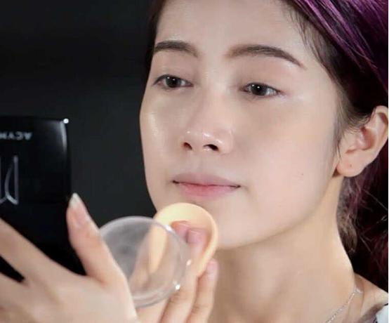 新手化日常淡妆的步骤,女人出门前化个淡妆步骤