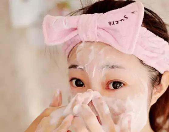 脸上毛孔粗大暗黄怎么改善小妙招,怎么解决毛孔粗大脸色暗黄