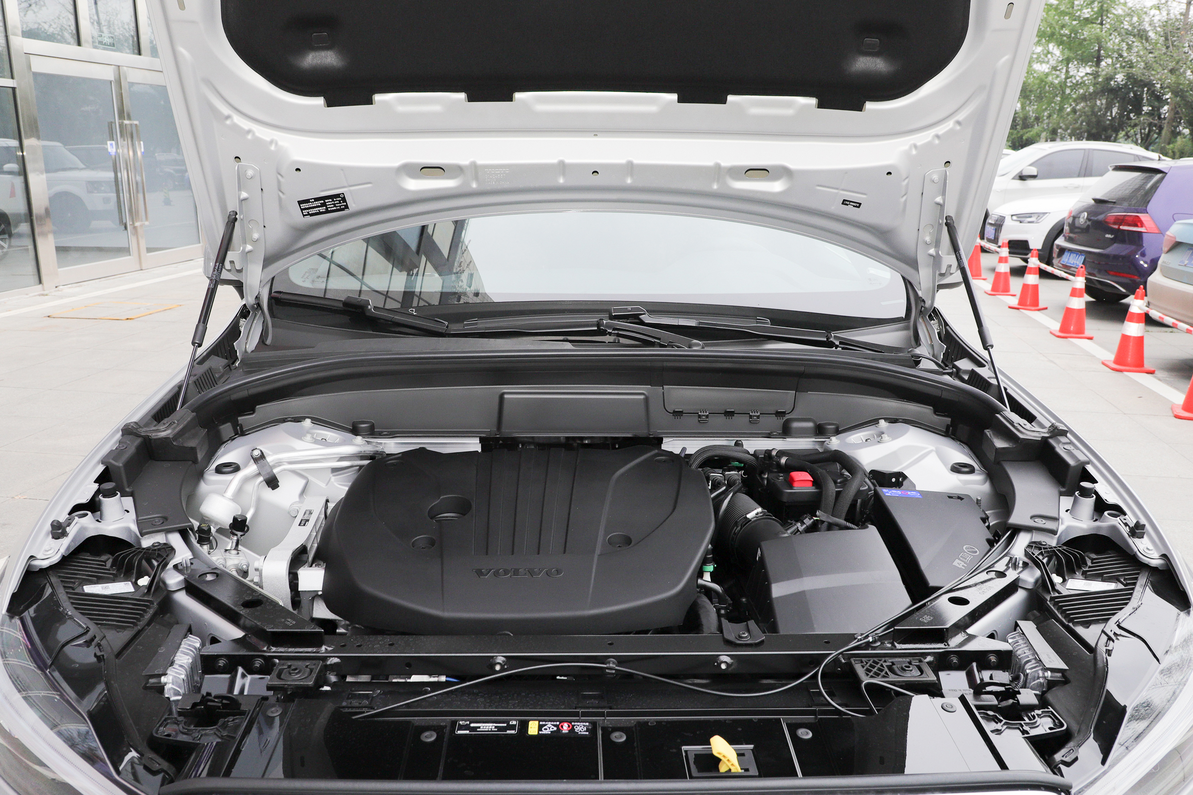 汉兰达和沃尔沃xc60suv哪个家用好,全新沃尔沃xc60suv最新价格