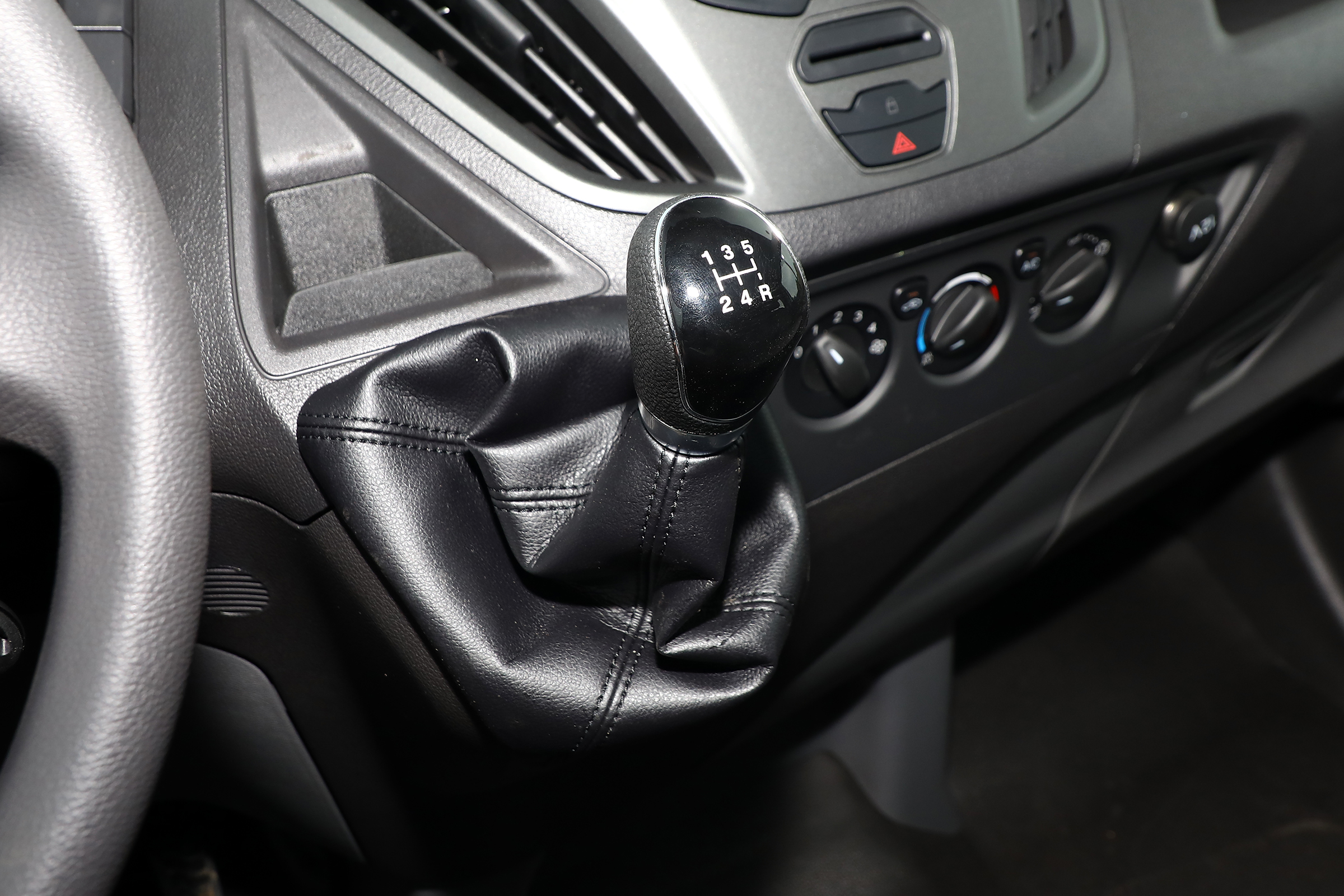 福特新全顺1.5t落地价格,福特新全顺14.98万