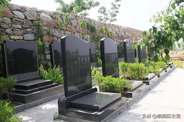 坟墓上应不应该立碑？想必忘记文化传承的人，似乎也就忘记了祖辈