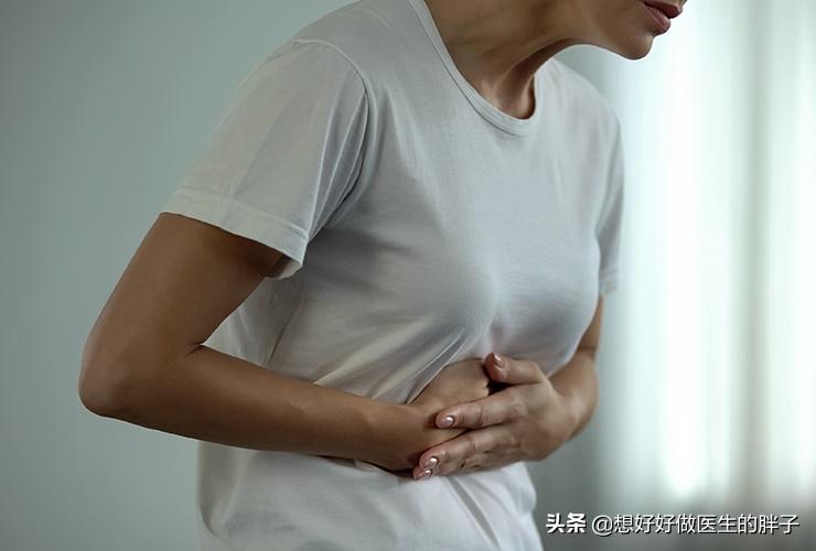 经常觉得右上腹胀,右上腹隐痛有哪些原因和治疗方法