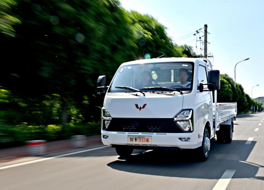 五菱龙卡对比长安跨越王d5,长安跨越者d5和五菱龙卡