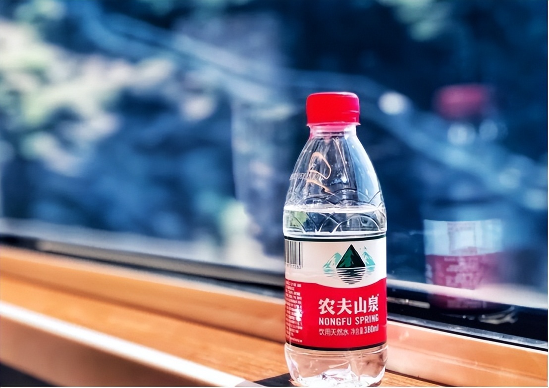 许家印砸百亿做冰泉被20亿贱卖,钟睒睒:我从未把恒大当作对手