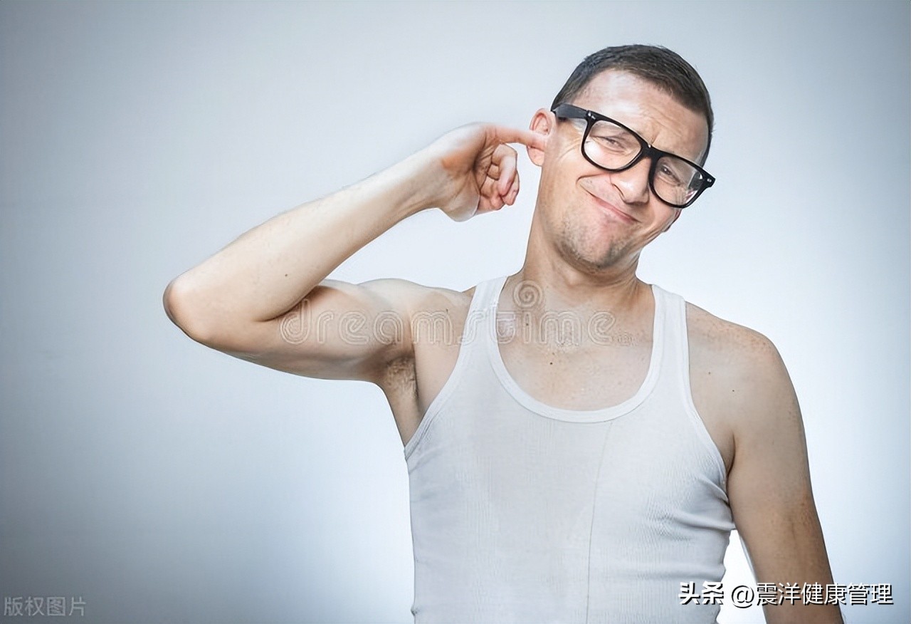 耳朵里太痒了掏出来臭臭的东西,耳朵老是痒天天都要掏怎么回事