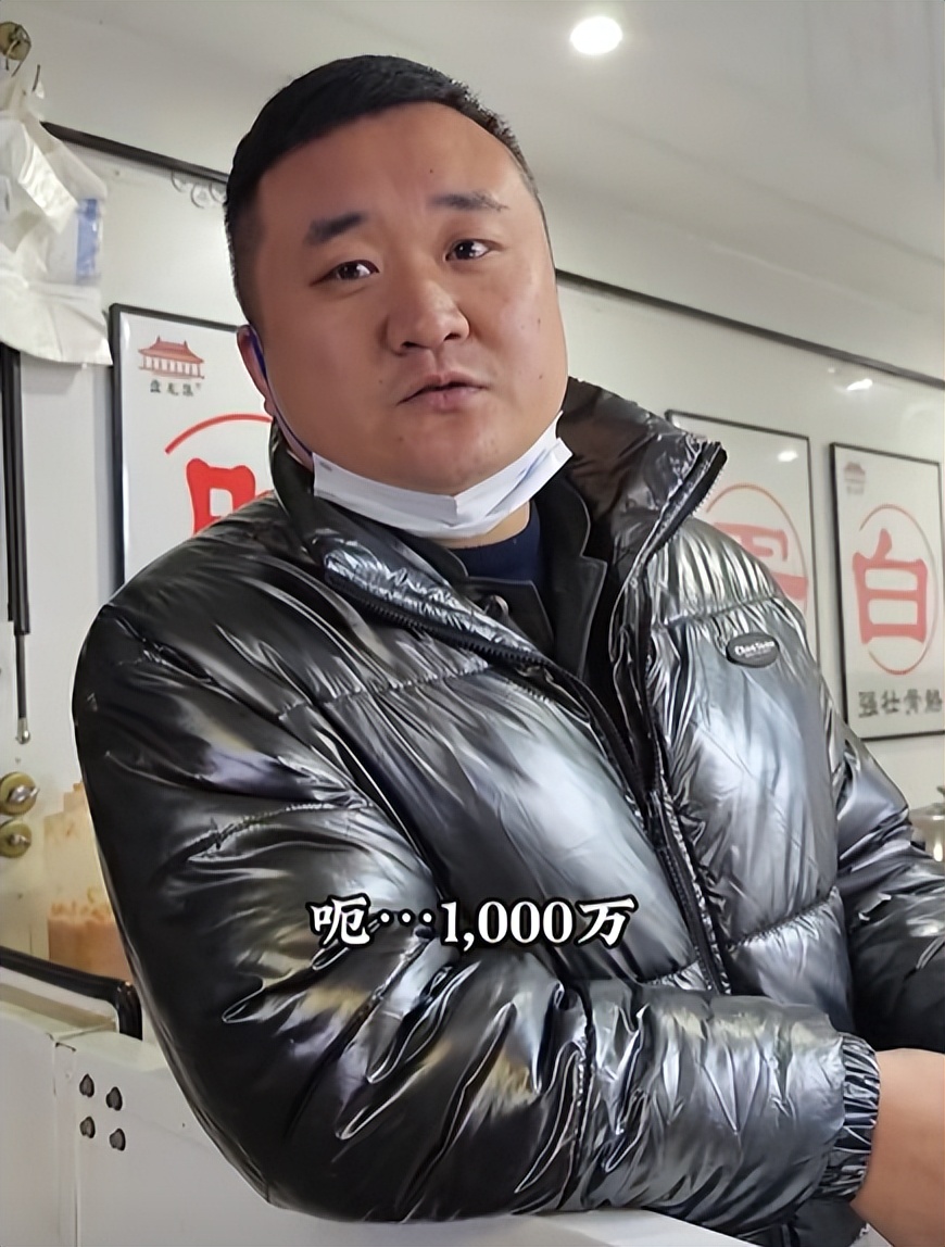 90后摆摊小伙还债,夫妻摆摊三年还债50万