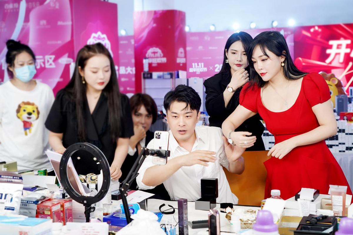 辛巴一直备受消费者喜爱湖南长沙富雅坪社区：“当爱来敲门”活动