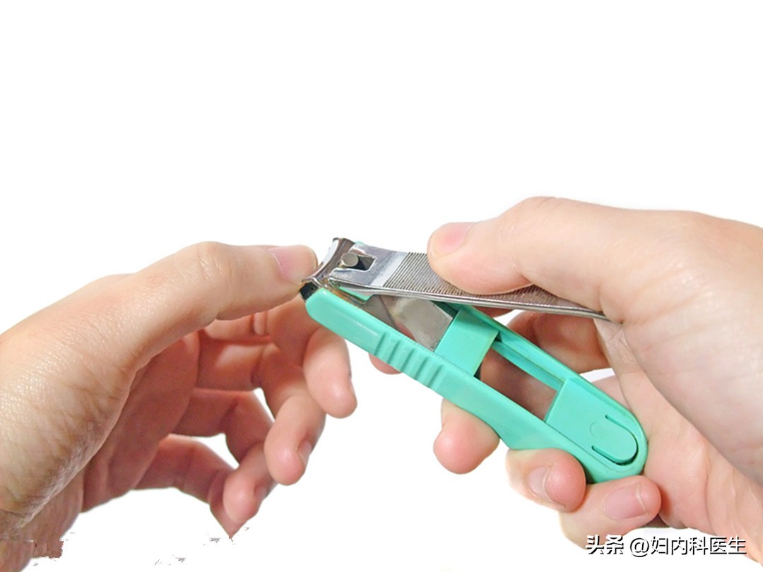 得了灰指甲不治疗会怎么样,灰指甲症状与治疗的费用大概多少