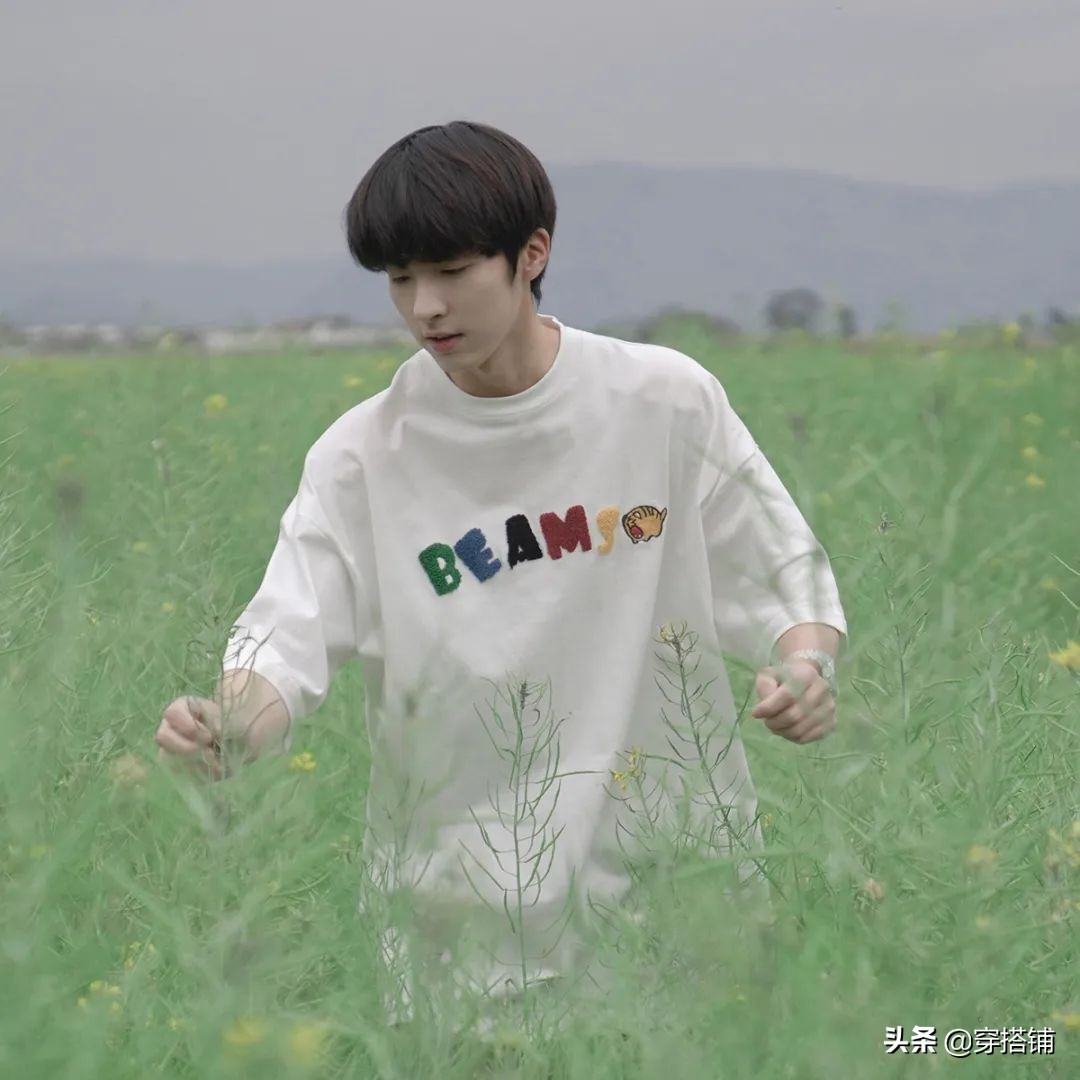 夏天穿t恤怎么穿显高男士,矮个子男生穿什么t恤好