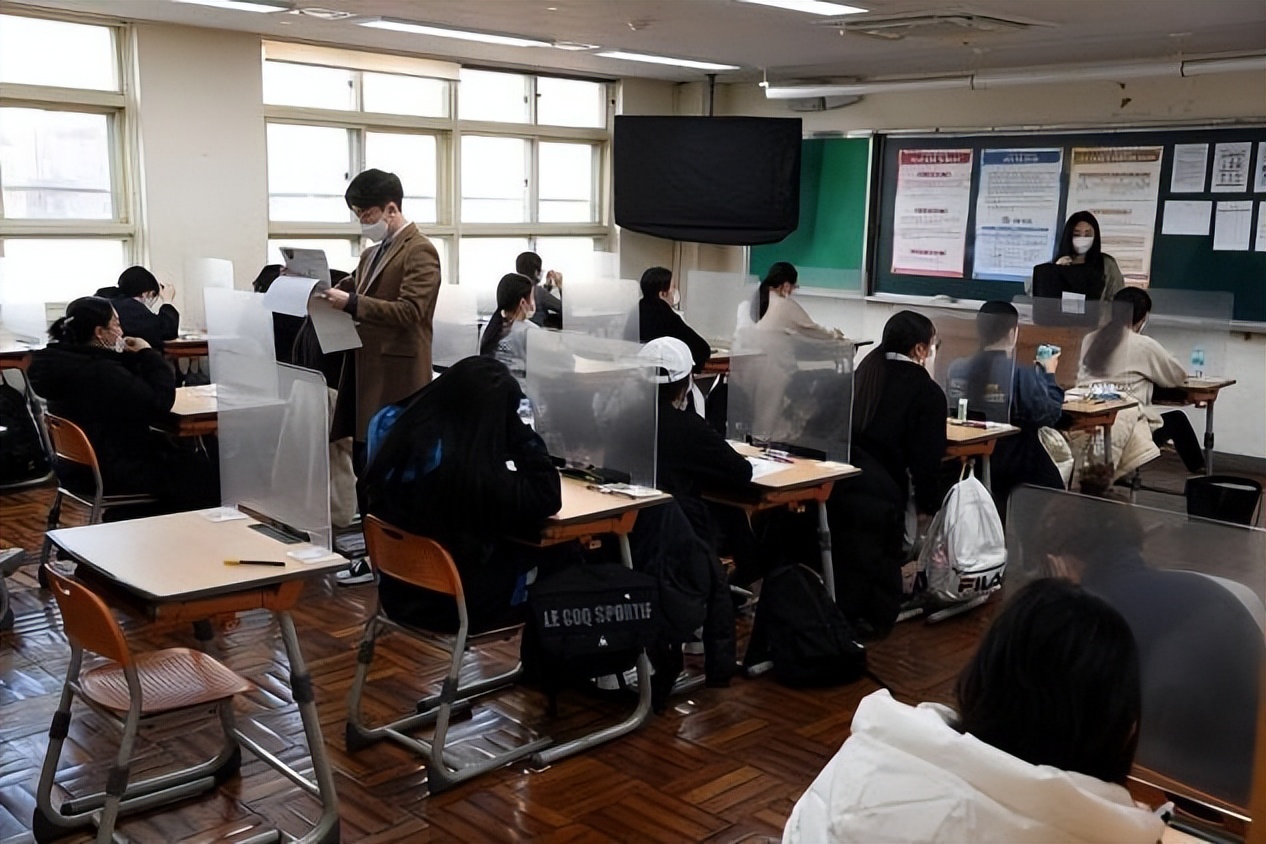 韩国内卷有多严重？学生每天只睡5小时，毕业不整容找不到工作