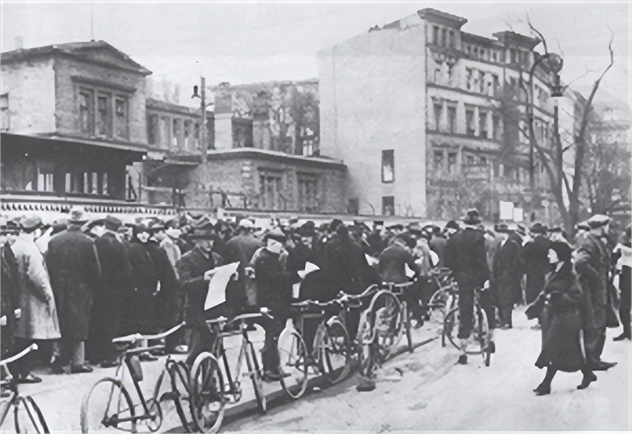 攻入柏林后的苏军,攻入柏林前后死多少苏联人