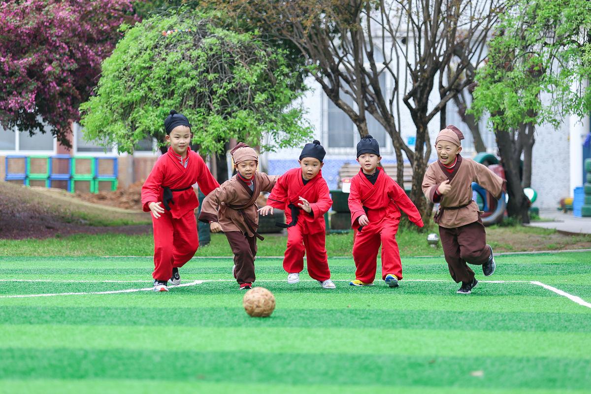 历史上高俅踢球有多厉害,宋朝高俅踢足球