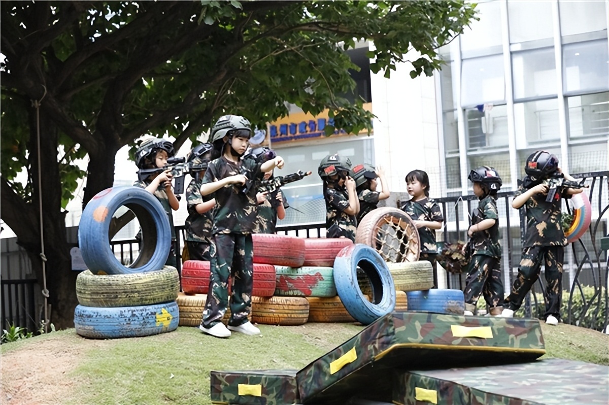 童心向*党**我是中国娃娃兵——丰泽区东海实幼举办“童心向*党**”2023届大班军事体验游戏活动