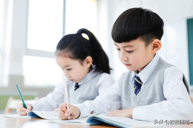 一次9块，包月180块，成绩不好没有生意，她不仅挣了钱还成了学霸