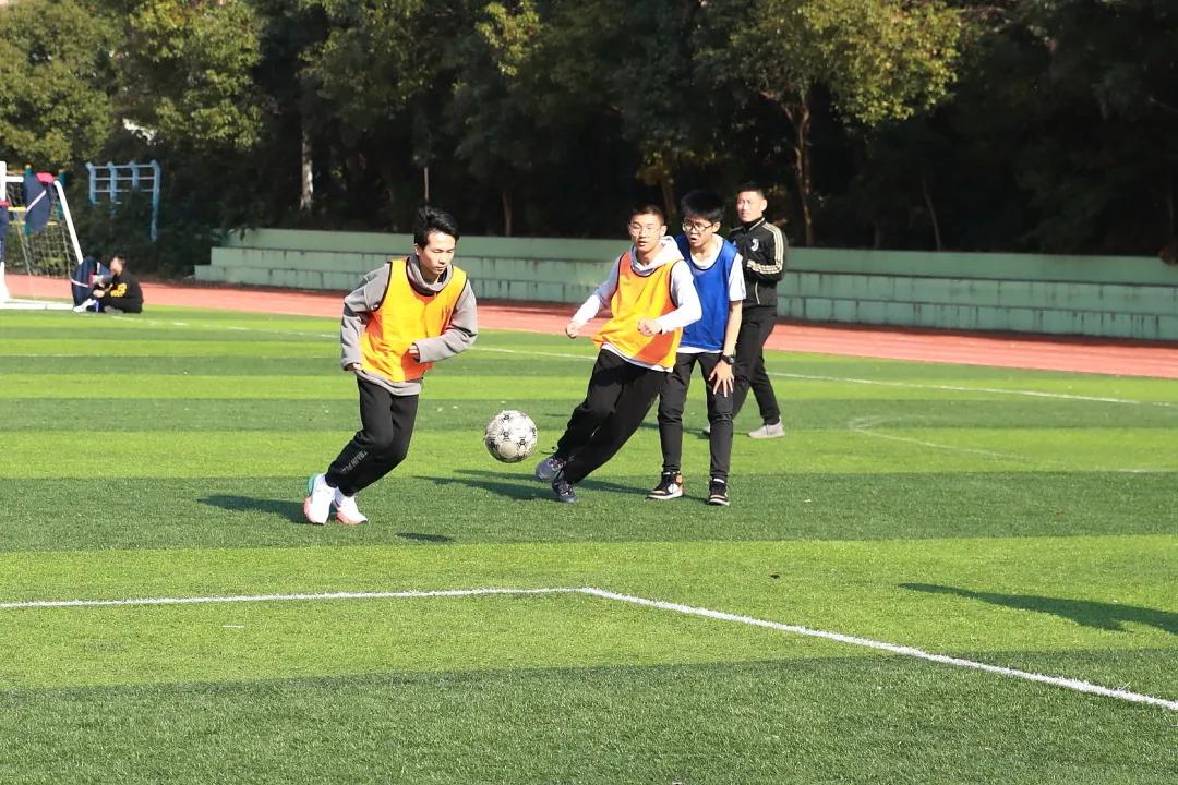 鐖辫繍鍔ㄦ墠鍋ュ悍鍥剧墖,杩愬姩寮哄仴浣撻瓌灞曠幇闈掓槬椋庨噰