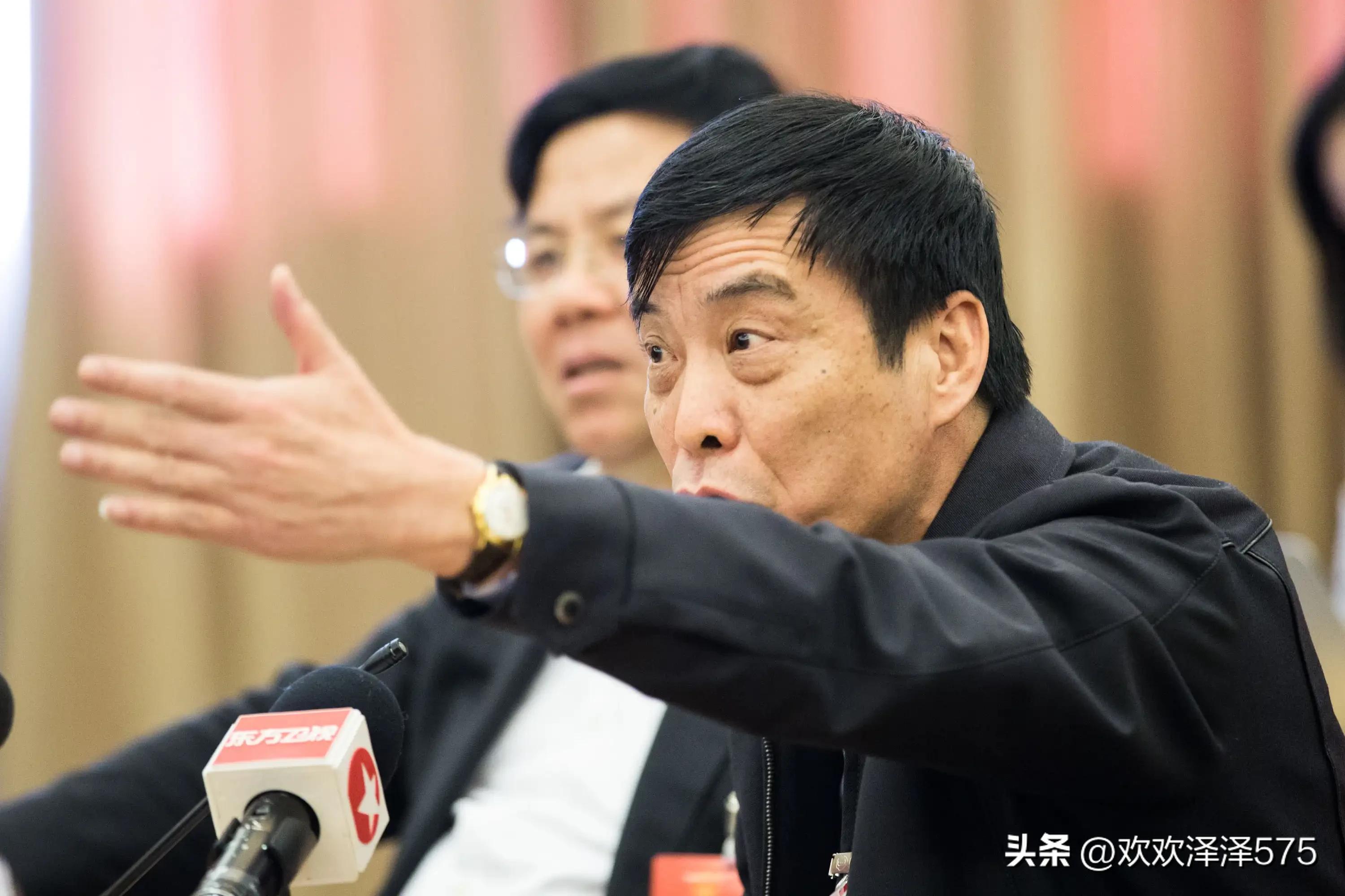 从陈戌源被查，看他从码头工人到足协主席的“成才”之路