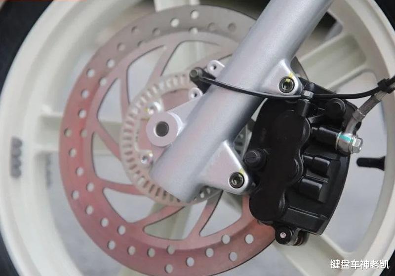 金城提拉米苏2022款摩旅版评测,2022金城提拉米苏摩旅版和普通版