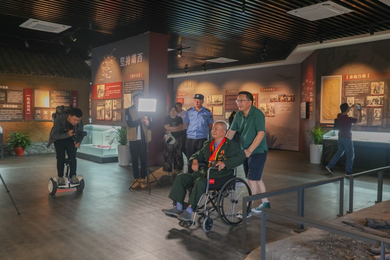 用歌声点亮歌声系列之一：靖江独立团老战士郭保才传唱经典