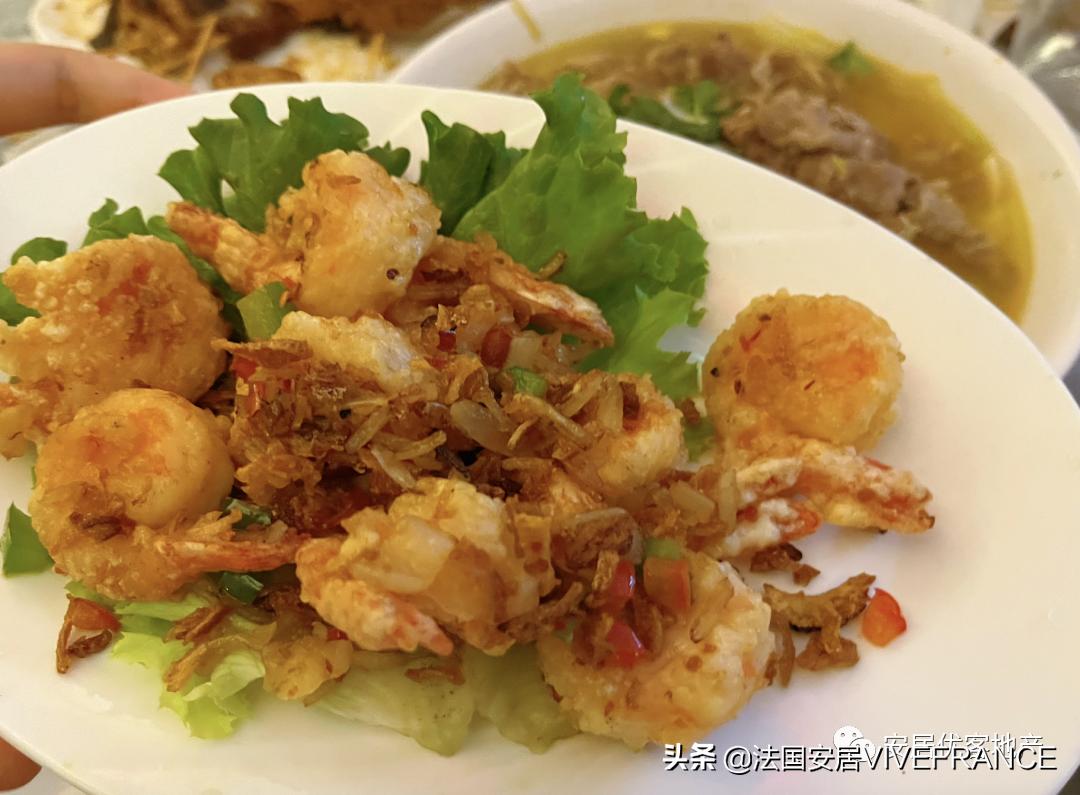 走起喝羊肉汤嘛！烤鱼毛血旺，还有生煎小面