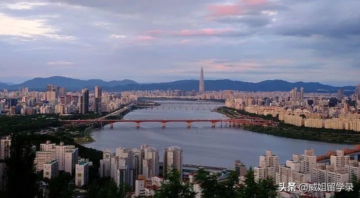 男孩初中毕业亚洲留学费用,亚洲留学国家费用排名