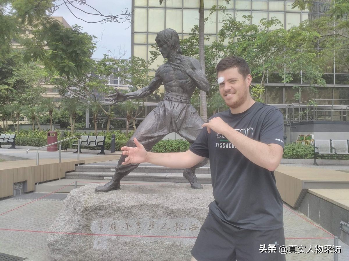 来华10年英国小伙带父母,英国小伙带着一家人来到中国