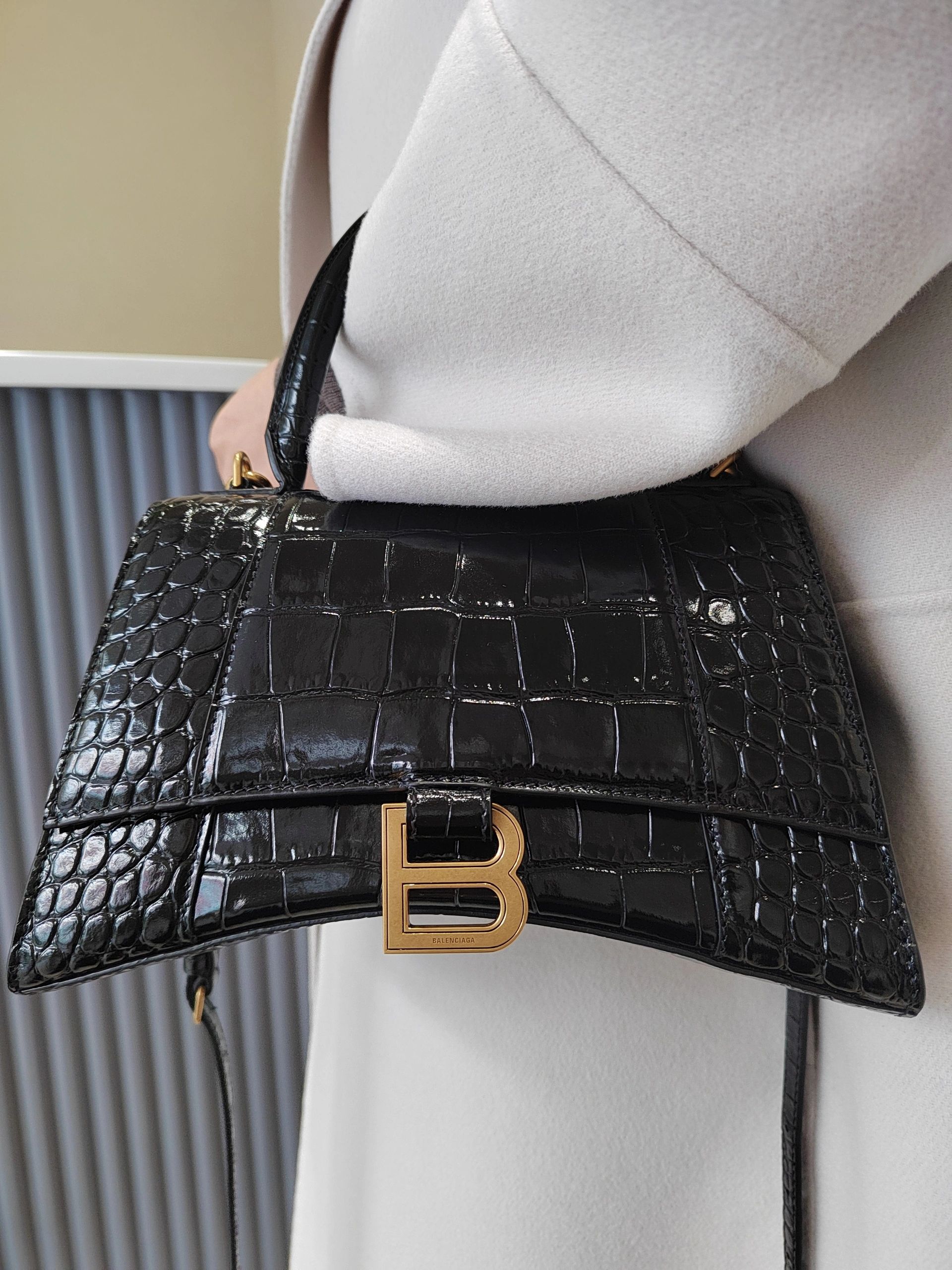 巴黎世家沙漏包鳄鱼纹s号,巴黎世家鳄鱼皮沙漏包包限量版