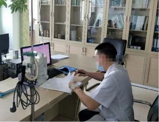 女子趁丈夫睡觉时，在隔壁房间偷情，被发现后和*夫情**将丈夫毒害