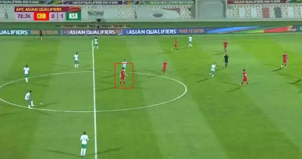国足1比1平沙特！3功臣背后一水货，拖戴伟浚后腿，李霄鹏信错人