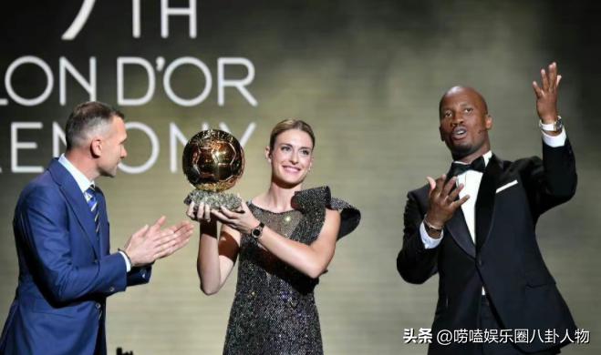 在巴萨踢球和梅西年纪相仿,在足球场上的梅西