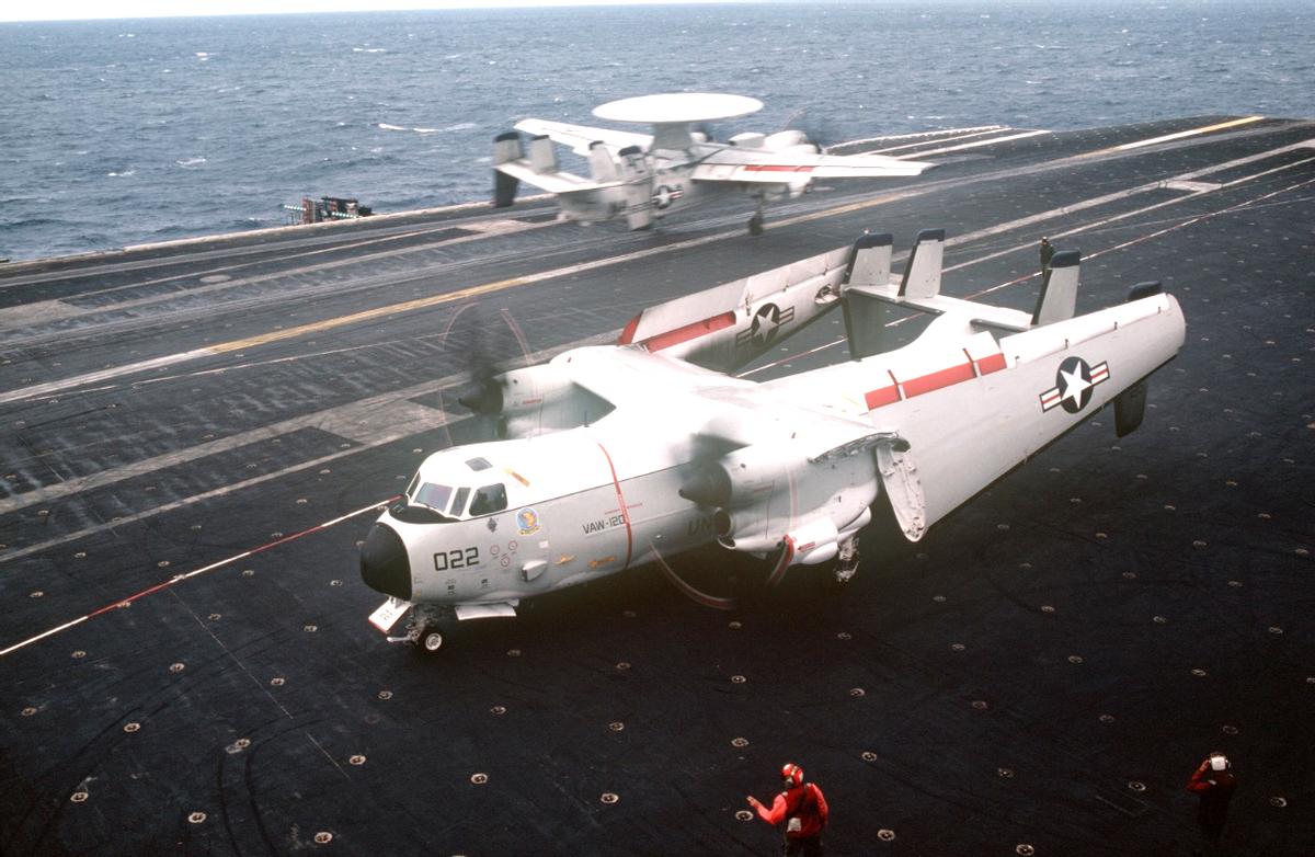 飞行员训练舰,福建舰搭载了什么类型的舰载飞机