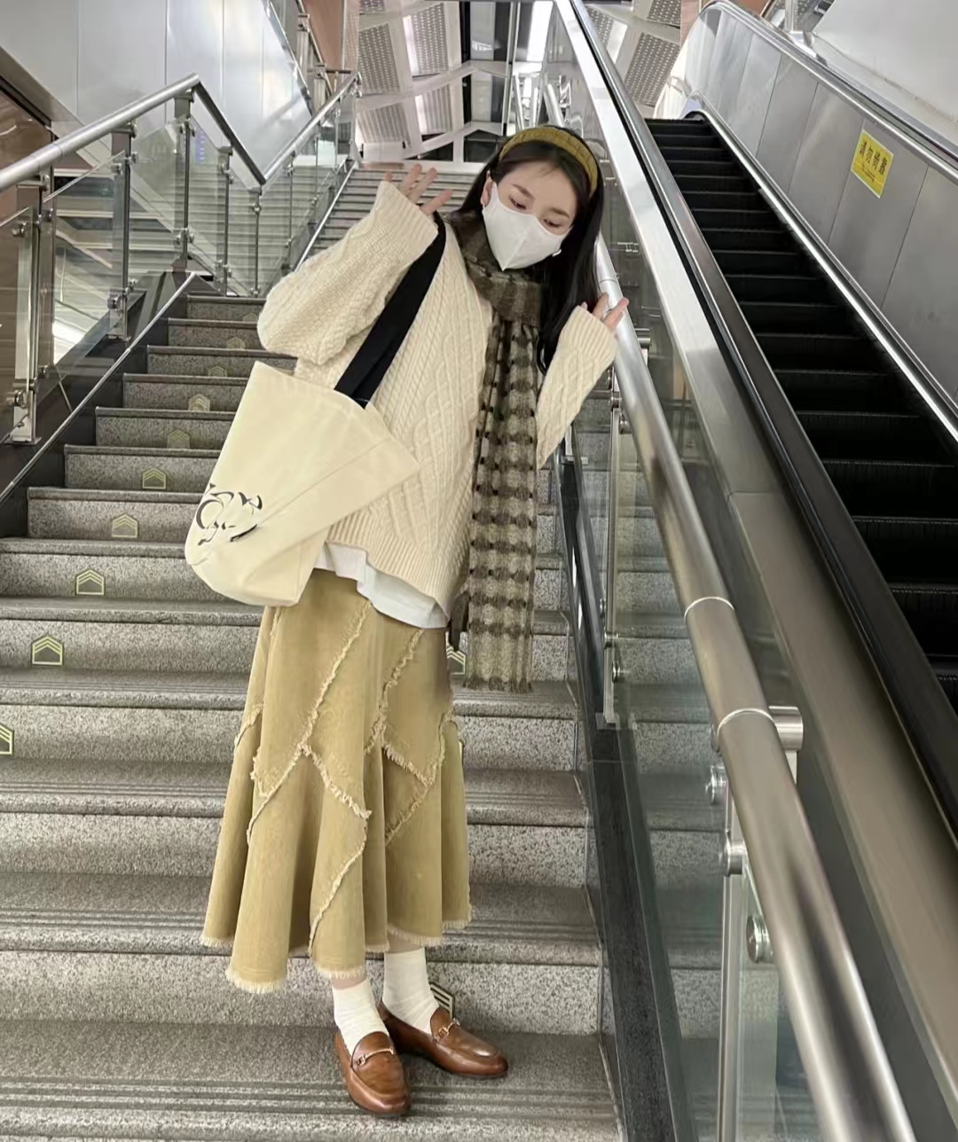 灯芯绒半身裙秋冬怎么搭配,灯芯绒碎花半身裙秋冬