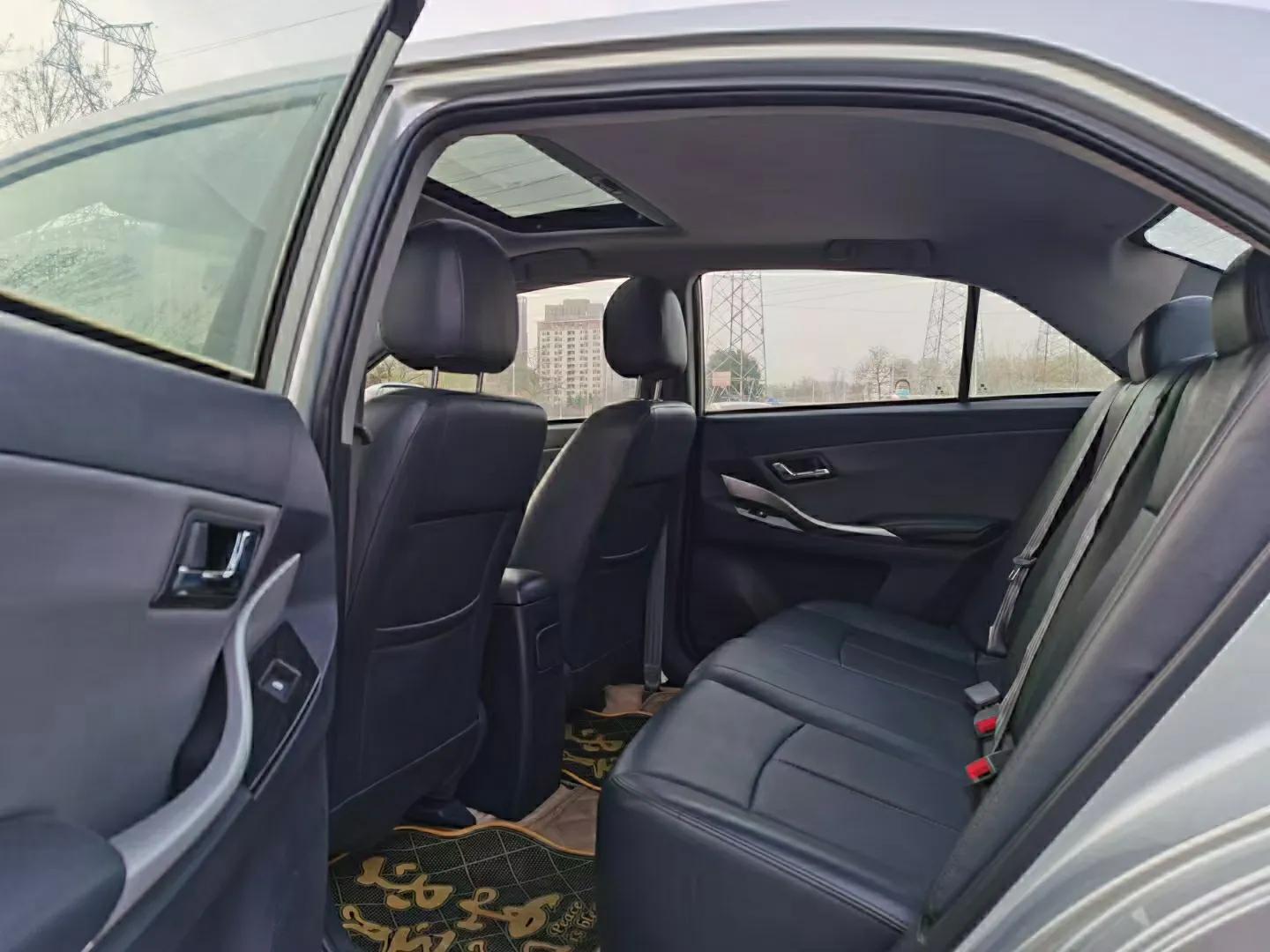 众泰大迈x5保值率,17年众泰sr7保值率