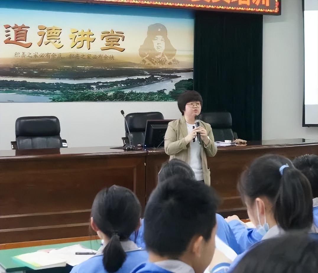 用“VR”视野，探校（三）！师大实外学生的心理健康，有保障！