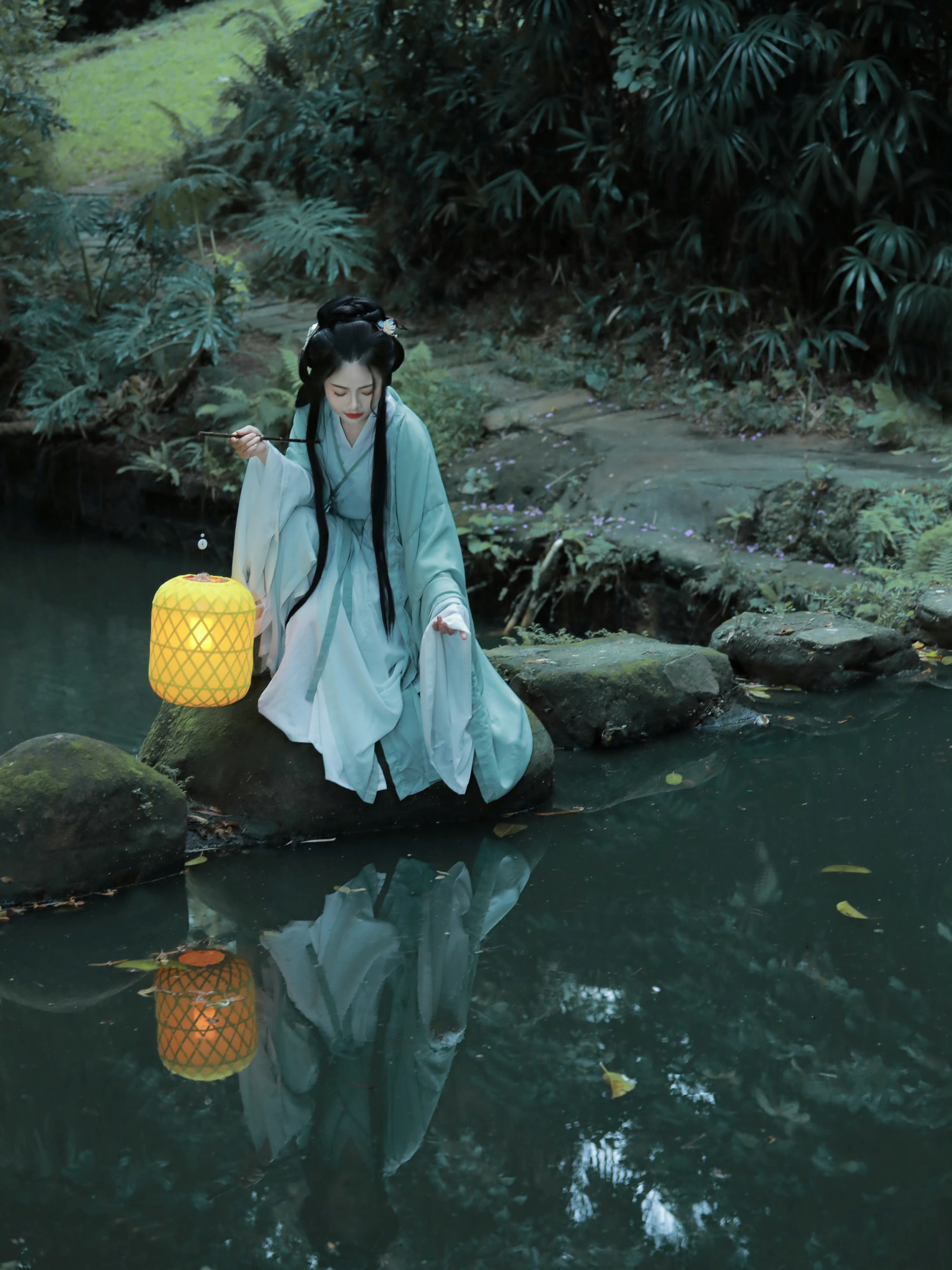 一眼望去相思意，眉间心上都是你