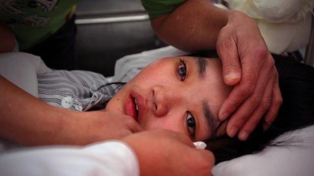 女大学生在宿舍生宝宝,女大学生在宿舍生下女婴