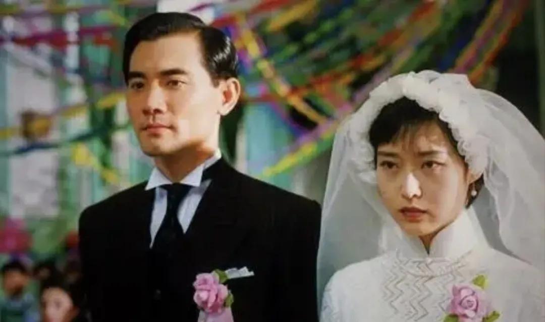 红玫瑰与白玫瑰低到尘埃里的爱情,红玫瑰白玫瑰都是心头的刺