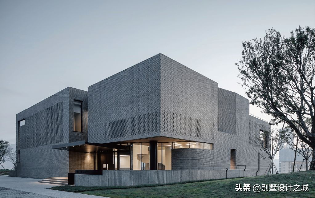 青砖是老土平凡的代名词，为什么设计师们对青砖却爱不释手