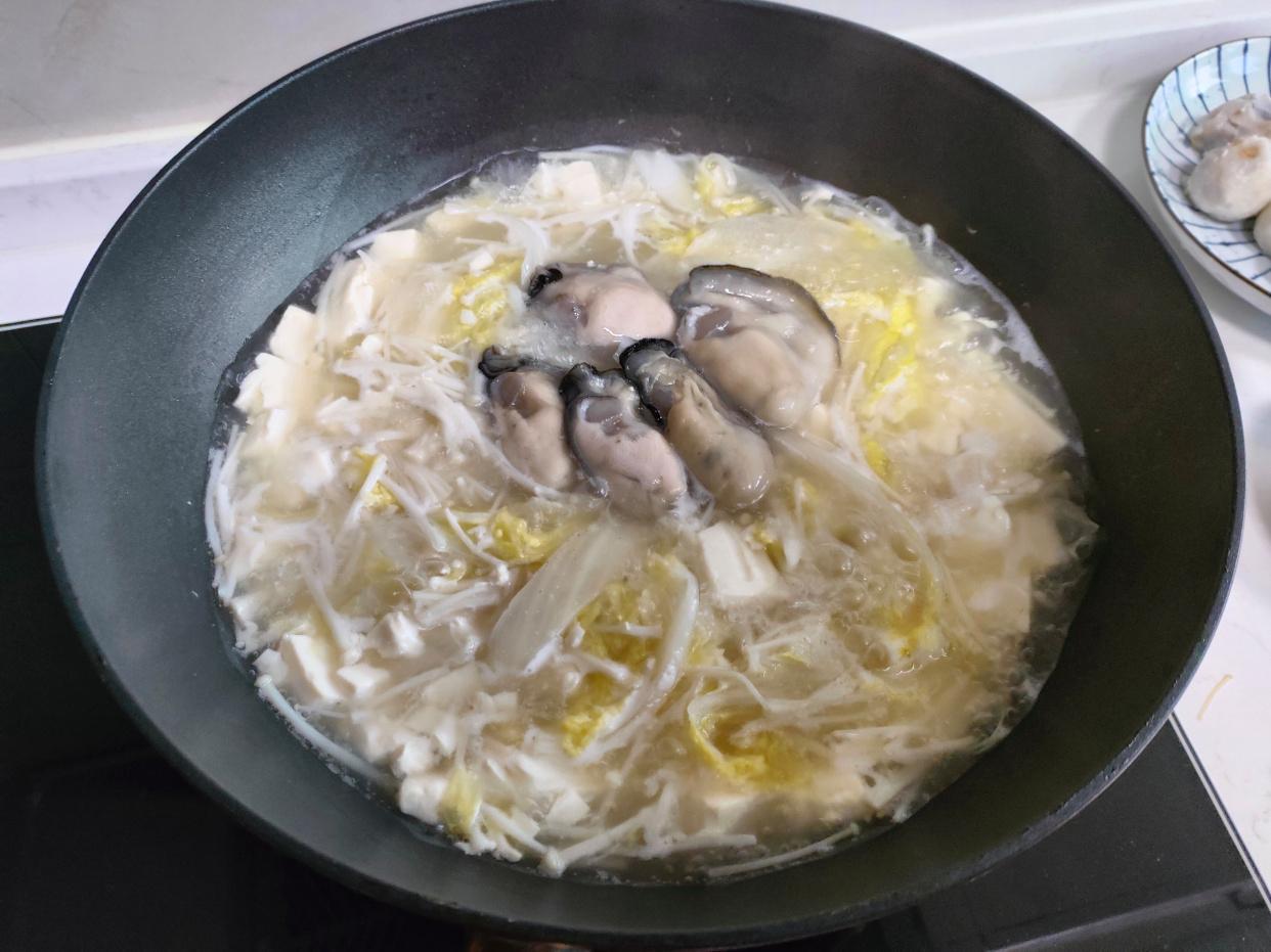 生蚝煮几分钟最好吃最嫩,生蚝最简单的不开壳的吃法