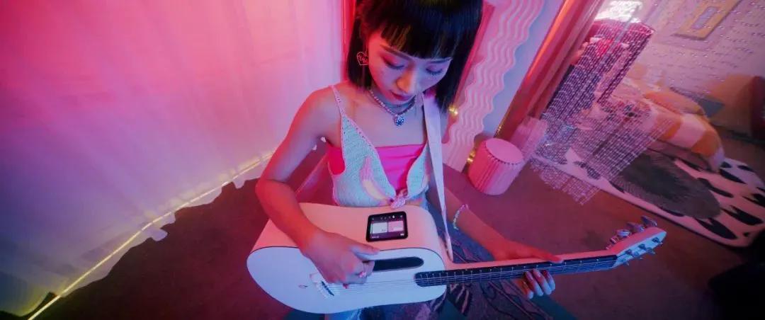 智能吉他推荐1000元左右,同等价位买静音吉他还是智能吉他