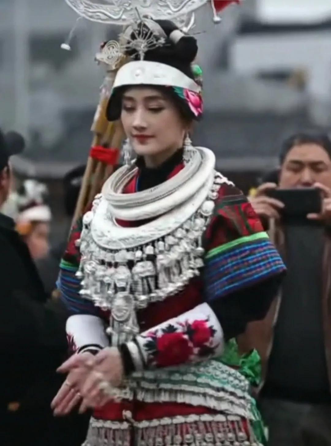 村花回村的文案幽默,村花搞笑文案