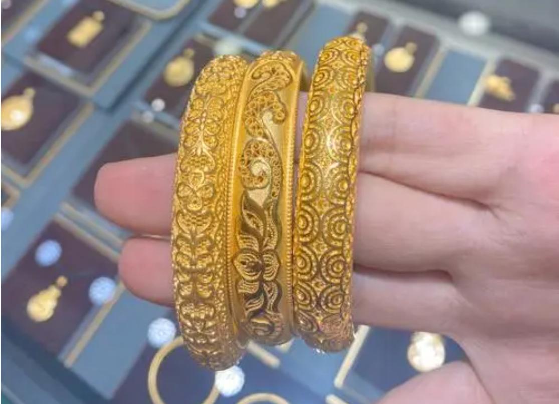 给长辈选的黄金首饰,送异性朋友黄金首饰合适吗