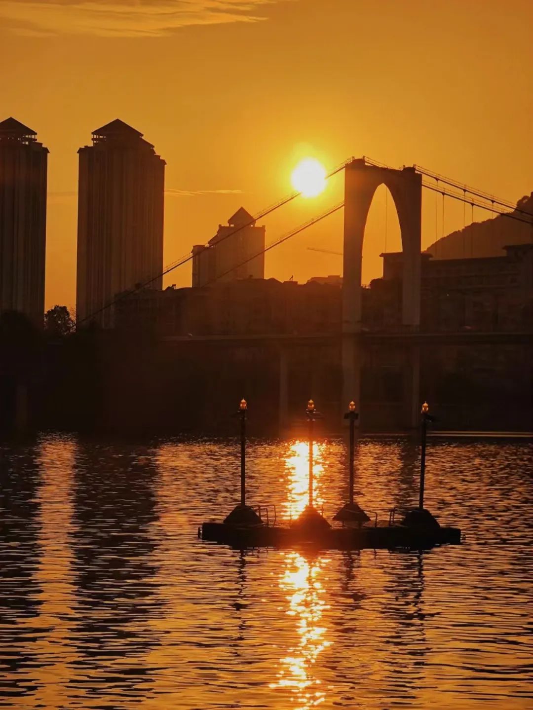 回到小县城朝九晚五,回到朝九晚五的心情说说