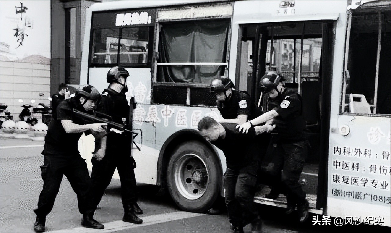 江西高考夺刀少年救人,夺刀少年拒绝清华大学破格录取