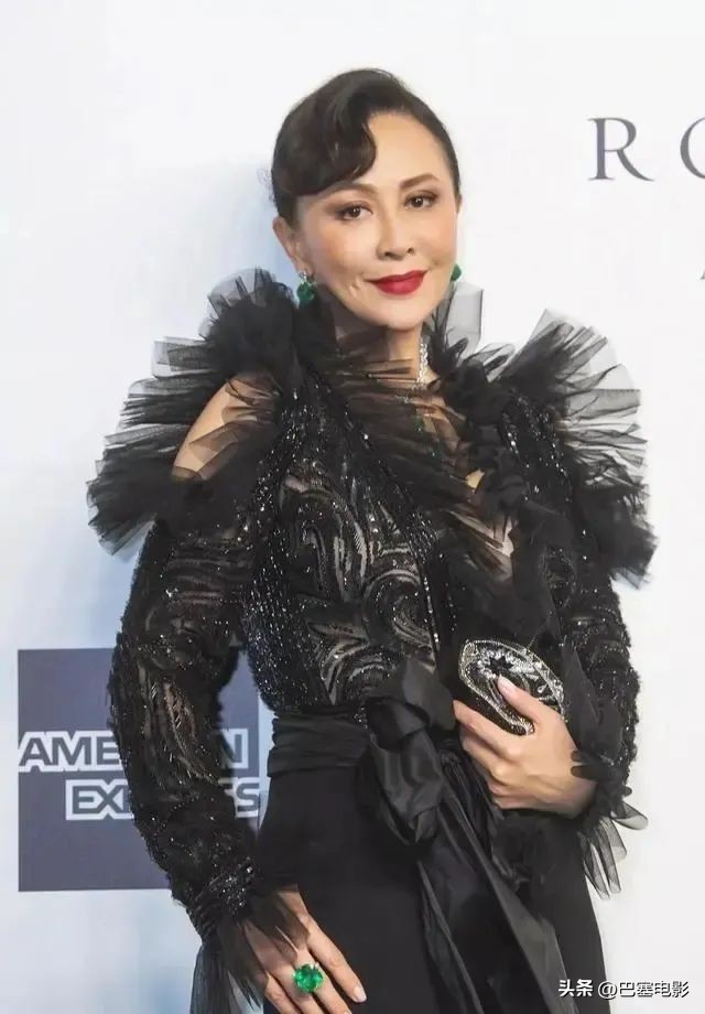 泼天的富贵，藏不住的身份地位，都在这豪门明星的珠宝首饰里了