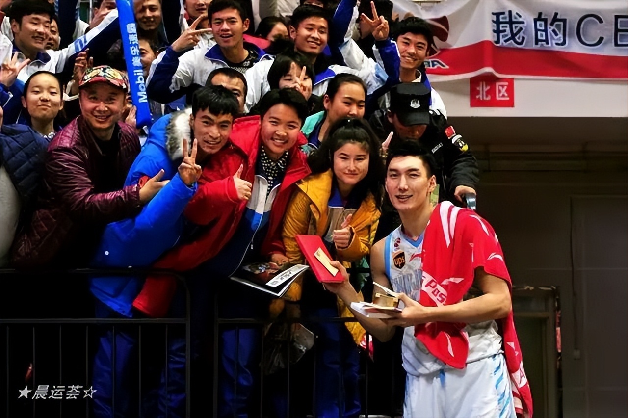 旧文|*疆新**男篮半程总结外线篇：可兰充满正能量西热已成老大哥