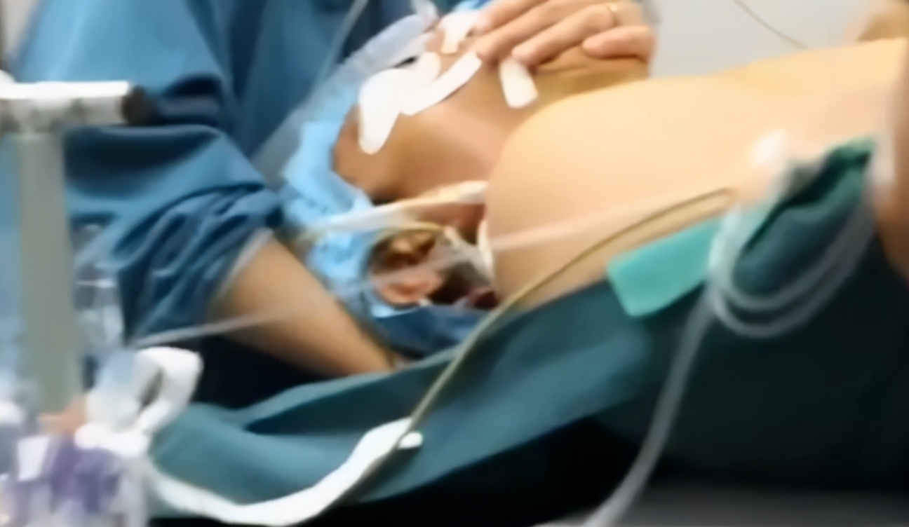 27岁新婚儿子割肝救父后续,河南18岁小伙割肝救父放弃从军