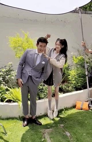 陆毅女儿贝儿鲍蕾,贝儿陆毅鲍蕾腿长