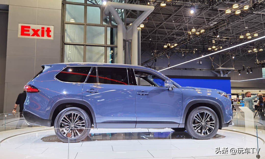 宝马x7和汉兰达三排哪个大,新款大汉兰达长宽高